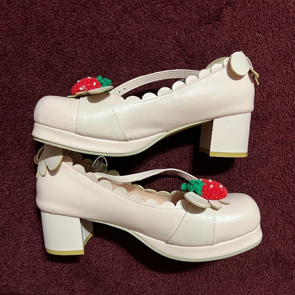 heels - Picture 3 of 5